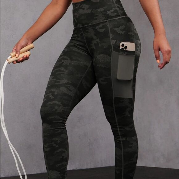 Fabletics Camo Leggings & Bra Bundle - Picture 3 of 15